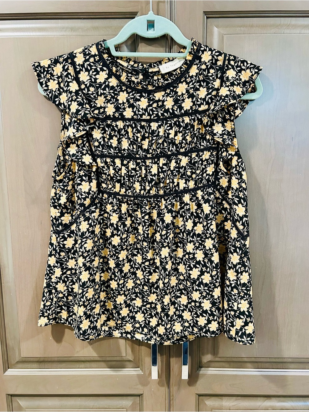 By Together Sleeveless Floral Blouse in Black, Size S